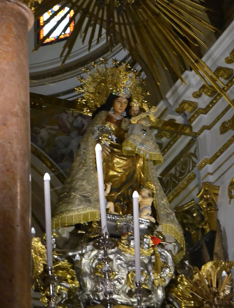 Artículo de Baltasar Bueno: El gran milagro que la Virgen de los Desamparados sigue haciendo a diario en el mundo